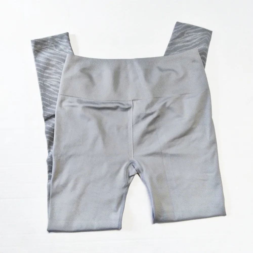 Fabletics High-Waisted Seamless Leggings - Picture 6 of 9